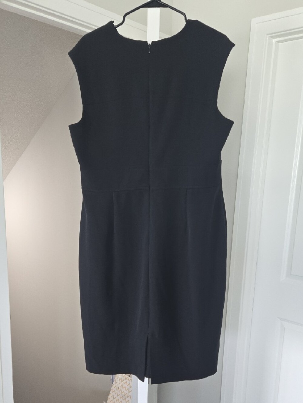 Black Sleeveless V-Notch Sheath Dress - Picture 3 of 3
